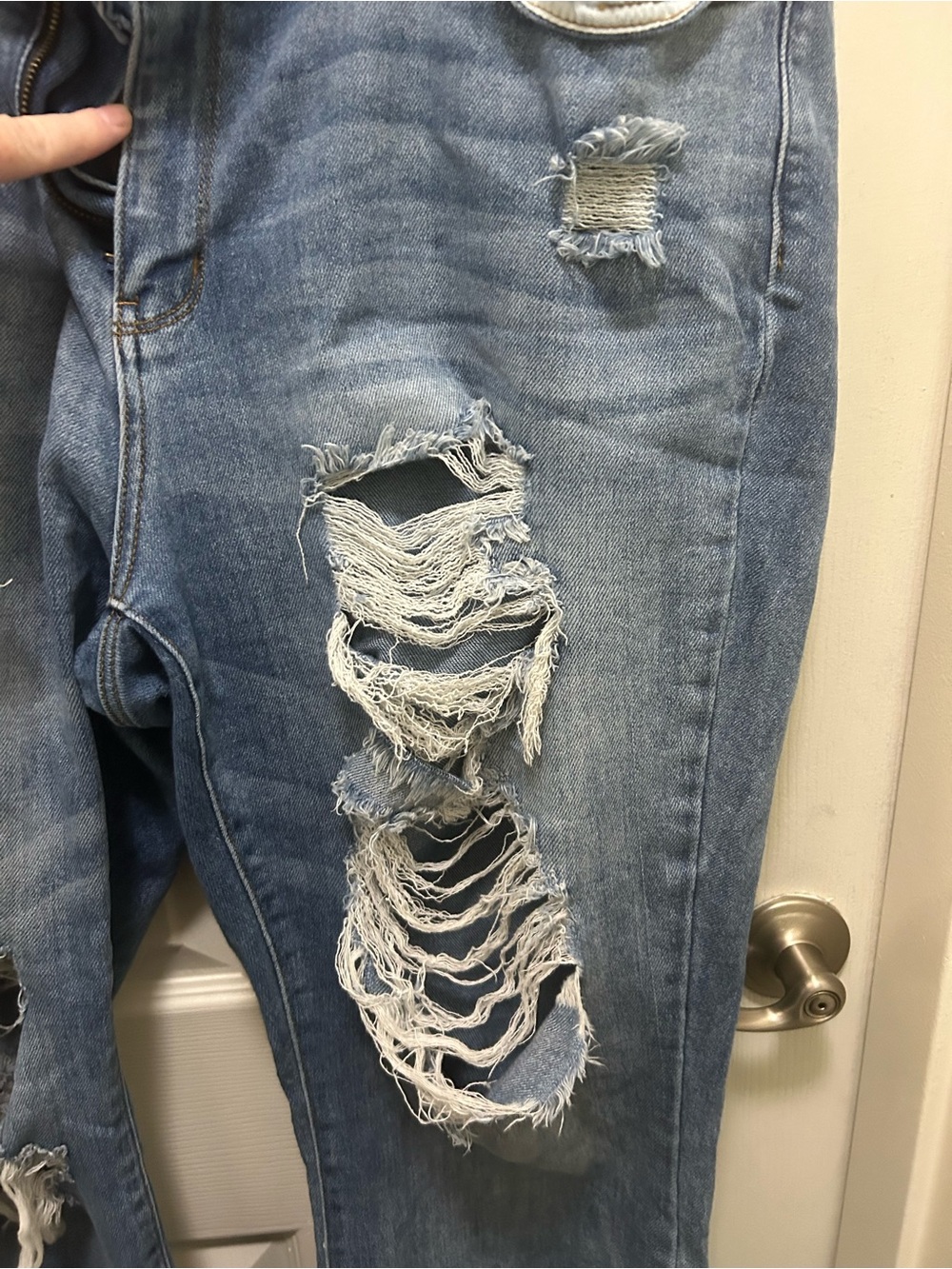 Judy Blue Light Wash Jeans with Contrast Stitching - Picture 4 of 5